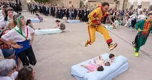 Foto 1 de El Colacho 2026: Salto del Demonio en Castrillo de Murcia